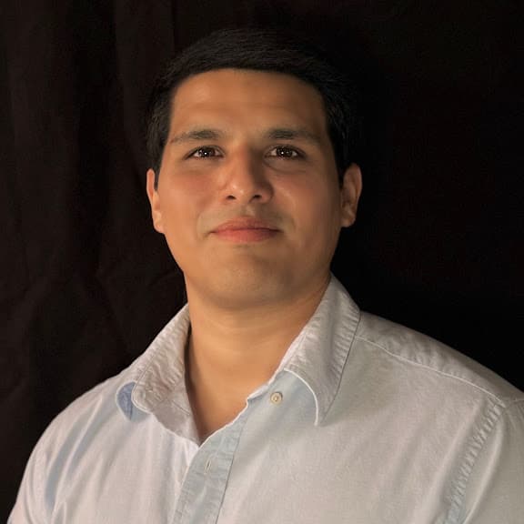 Carlos Rivadeneyra, especialista en IA aplicada y automatización de procesos
